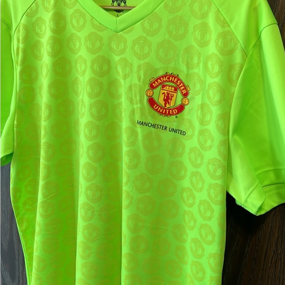 Manchester United Men’s Neon Green Tshirt Large Great Condition Soccer Football
